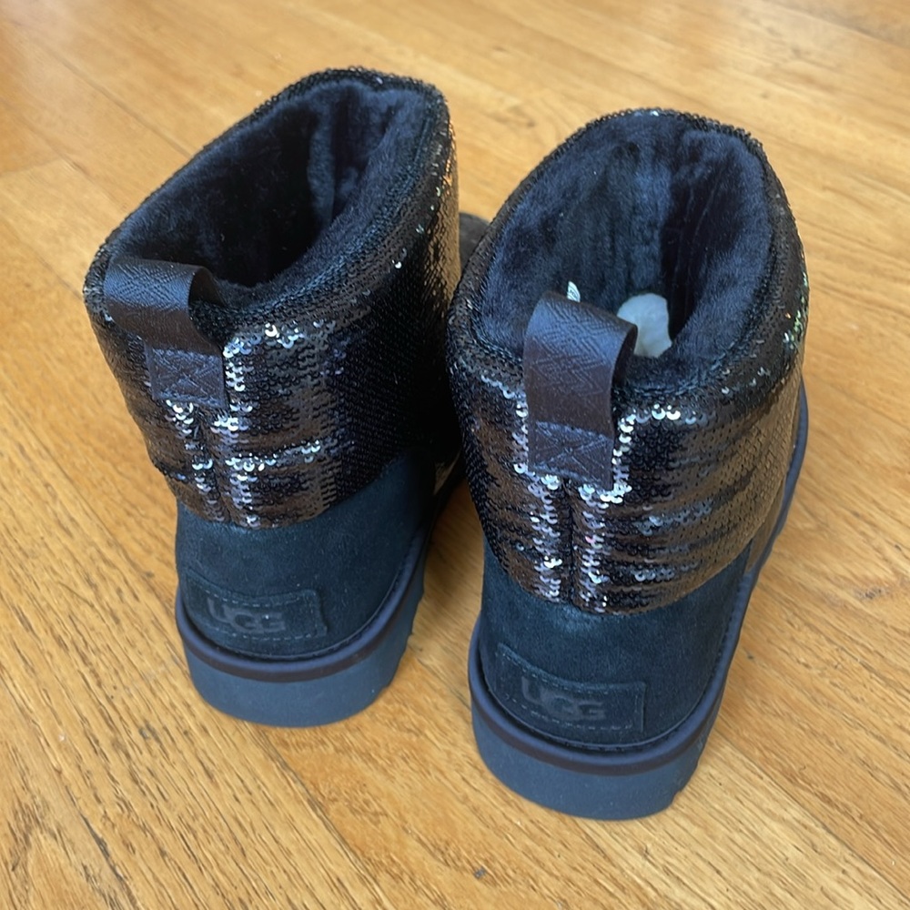 UGG NEW classic black mini mirror ball boots size 6 - Picture 4 of 9
